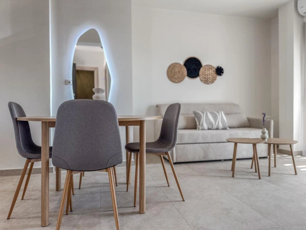 Suite 7 - Gallery 15